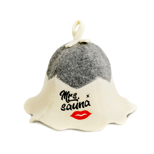 Light grey and white wool sauna hat with 'Mrs. Sauna' text and red lips graphic